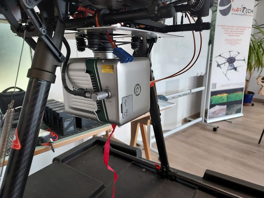 Drone équipé d'un capteur Lidar en intérieur