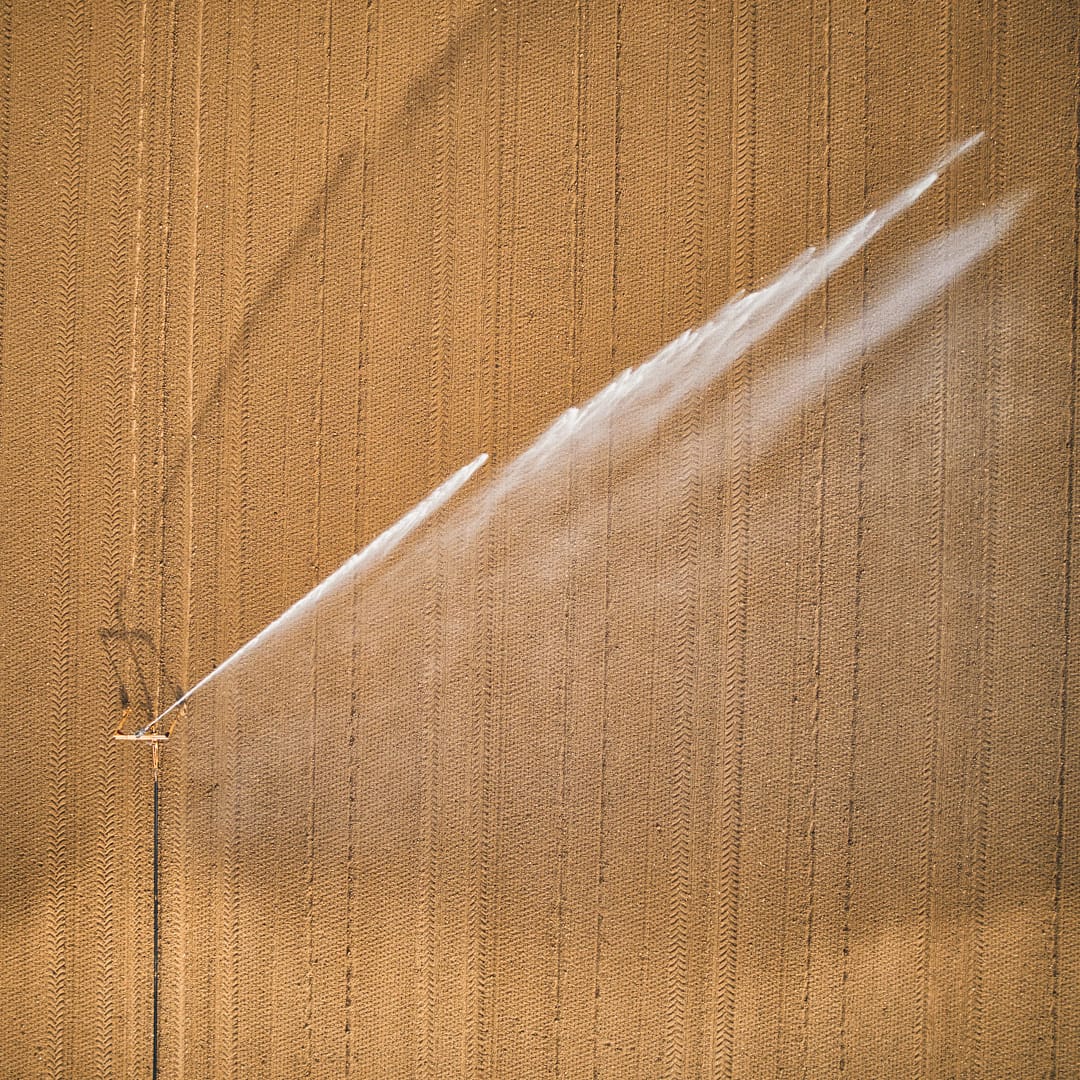 Champ irrigué après le semis, vue de drone (source : EnviroCarto)