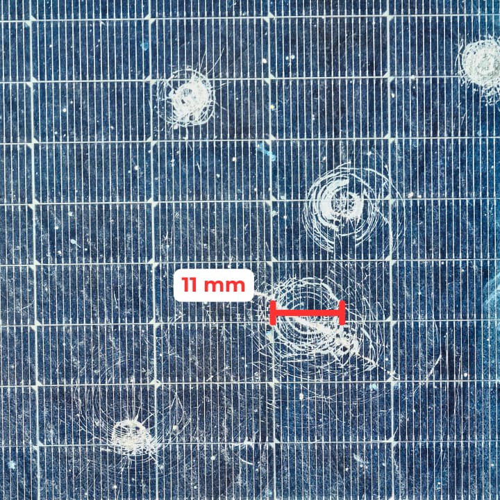 Impact de grêle sur un panneau solaire